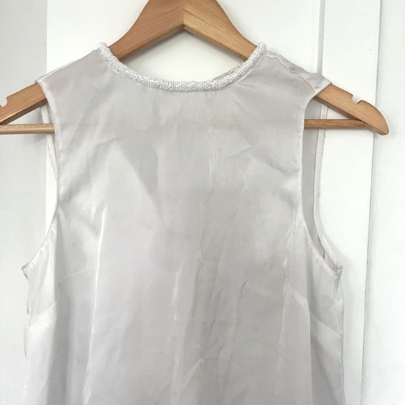 #90 🌺 5/$30 🌺 White Beaded neckline sleeveless top with tie back - Picture 3 of 8